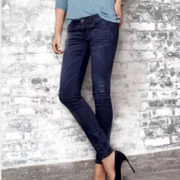Cabi skinny lightly distressed jeans size 6